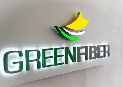 Logoschriftzug beleuchtet auf Grundplatte vormontiert