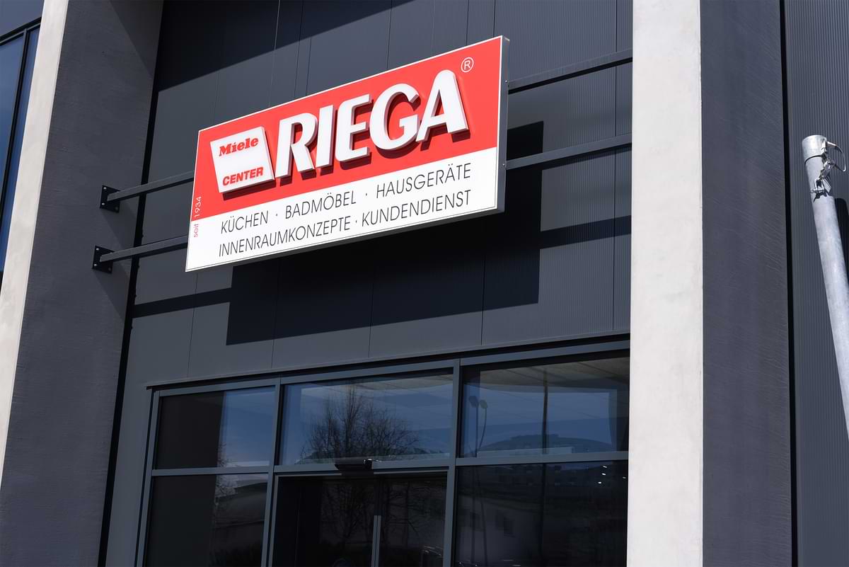 0036-Firmenschild-Außenfassade