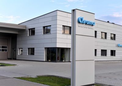 Werbepylon in Fassadenoptik