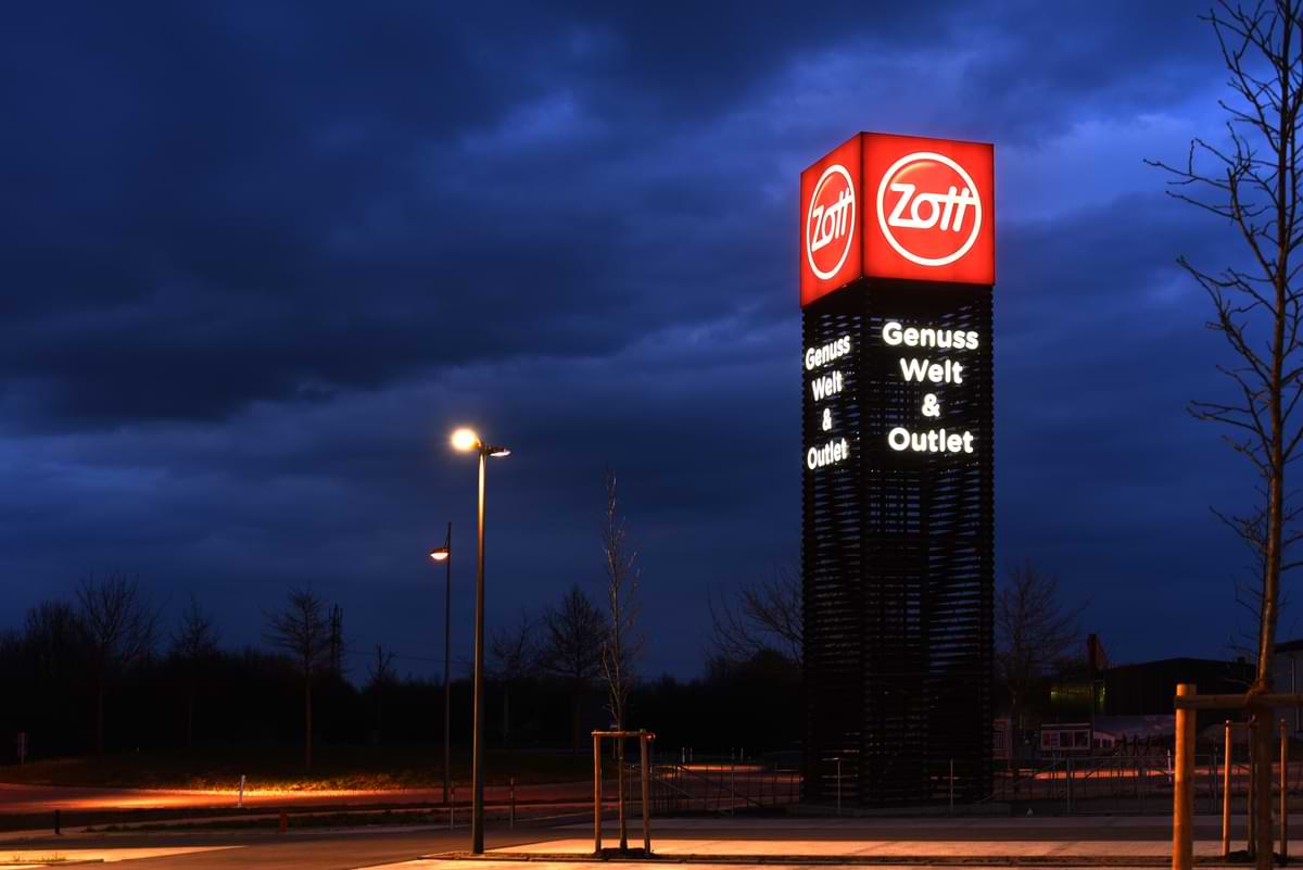 0047.großformatige-Werbestehle