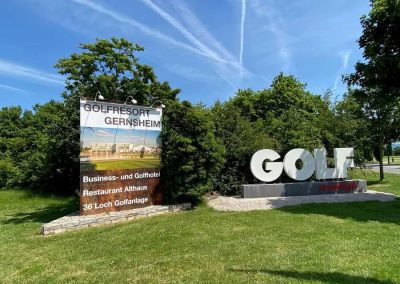 freistehender Schriftzug für Außenbereich