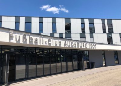 Edelstahlbuchstaben für Fassade