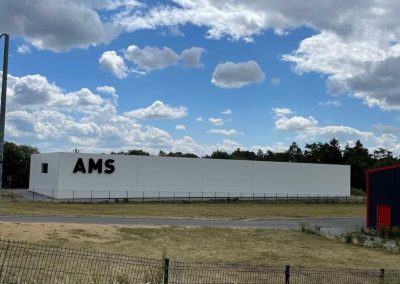 große Buchstaben zur Hallenbeschriftung