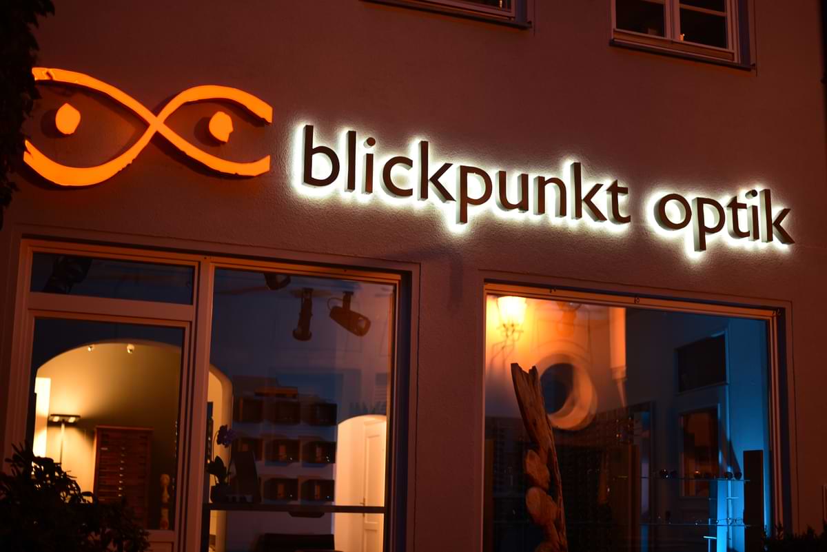 0067-Front-und-Hinterleuchtete-3D-Buchstaben