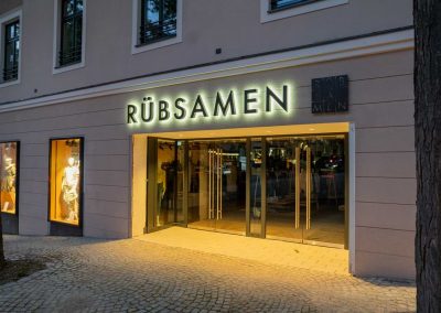 Logobuchstaben beleuchtet