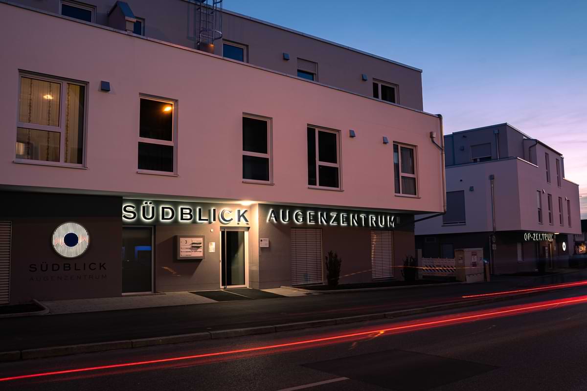 0072-Leuchtkasten-mit-Leuchtschrift