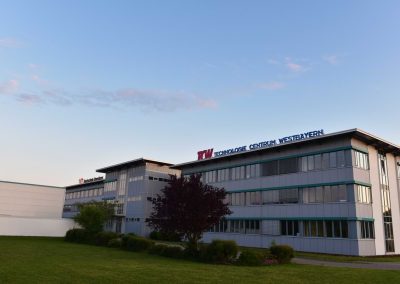 Aufdach Werbeanlage mit LED Buchstaben